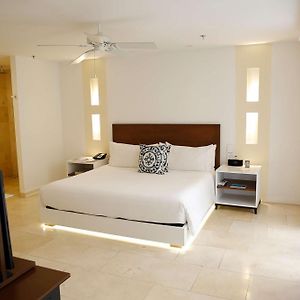 Deluxe Junior King Suite Garden View